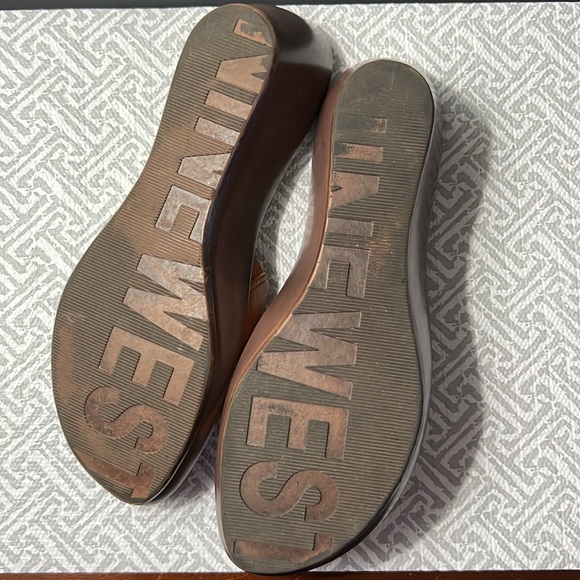 9.5M Nine West Light brown leather wedge sandals. - Picture 3 of 5